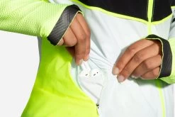 Brooks Women's Carbonite Vest - Icy Grey/Black/Nightlife (221498030) -Chic Sportswear Store 221498 030 D3 Carbonite Vest