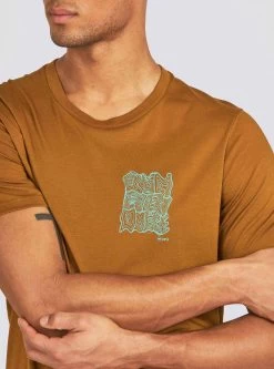 Janji Men's Runterra Bio Tee - Run Everywhere Alphatopo (MT06A-S22-ATP) -Chic Sportswear Store JANJI MT06A RUN EVERYWHERE ALPHATOPO 05 2048x2048 3541b9b1 1ca8 4706 94ba 539e34d22ca5