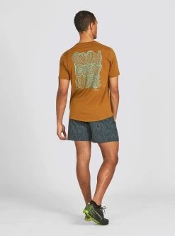 Janji Men's Runterra Bio Tee - Run Everywhere Alphatopo (MT06A-S22-ATP) -Chic Sportswear Store ezgif.com gif maker 13 3af8825d c9bf 4acf bd11 de885f4fc68d